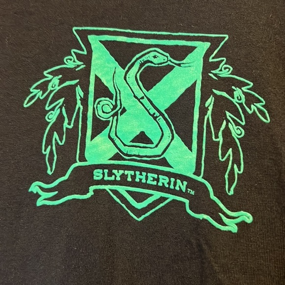 Harry Potter Slytherin Tshirt with Detachable Cape Size L - Picture 2 of 7